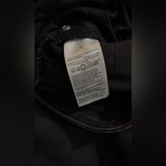 Old Navy High-Waisted Built-In Warm Rockstar Super-Skinny Jeans - Picture 4 of 4